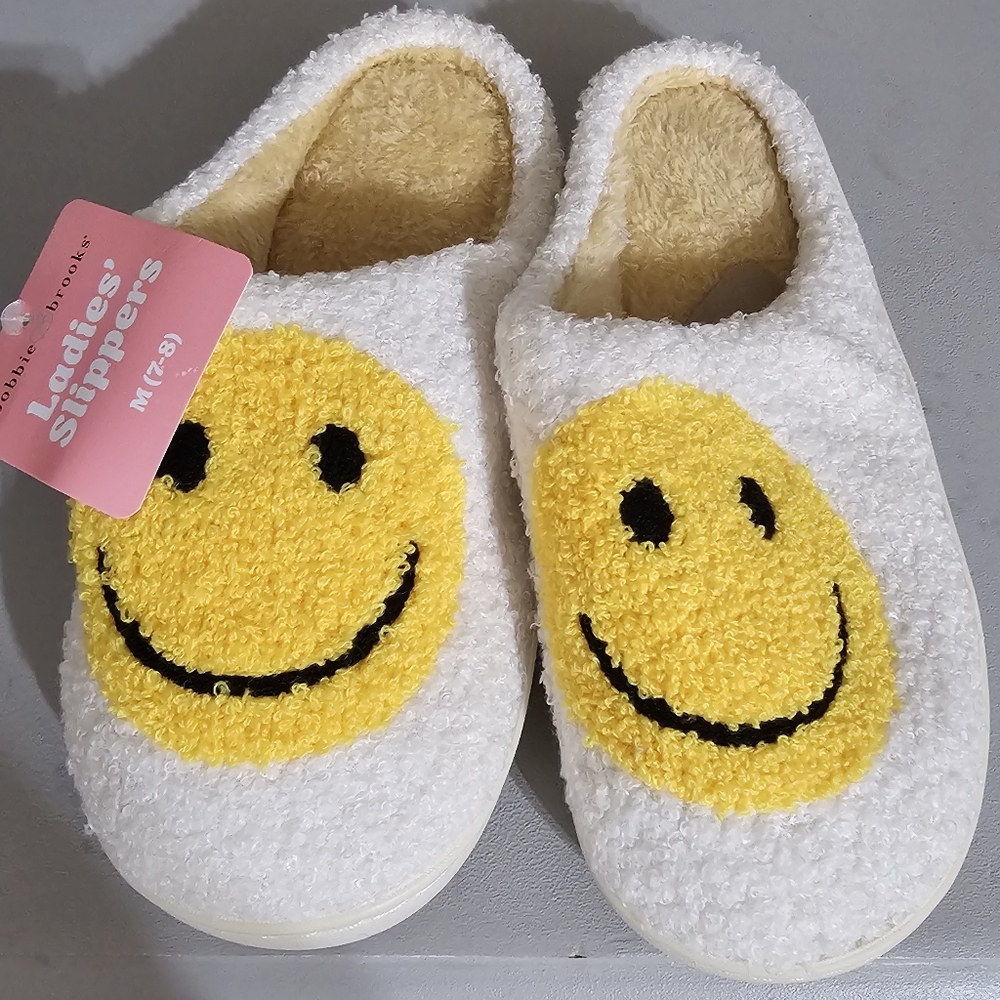 NWT Bobbie Brooks White and Yellow Smiley Face Slippers